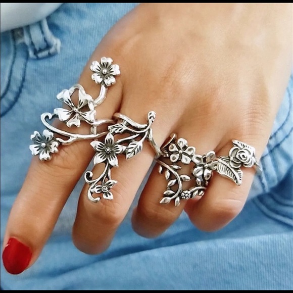 🐑NWT 4 Piece Middle Finger To Knuckle Ring Set - Picture 6 of 6